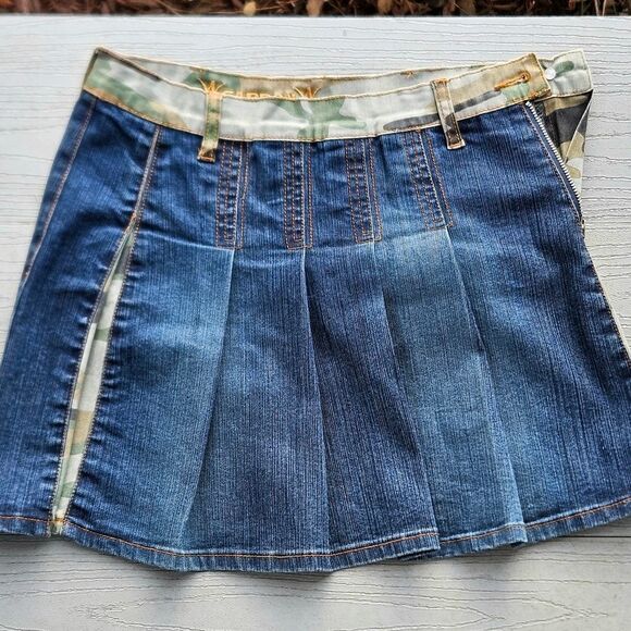 CARBON CAMO pleated mini skirt size 3 - Picture 9 of 9